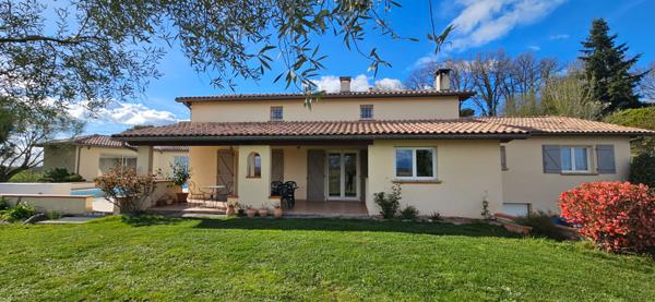 Vacquiers, villa T7 plus maison d'amis avec piscine