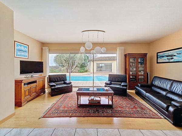 Vacquiers, villa T7 plus maison d'amis avec piscine