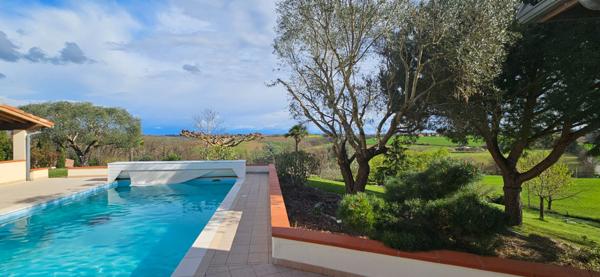 Vacquiers, villa T7 plus maison d'amis avec piscine