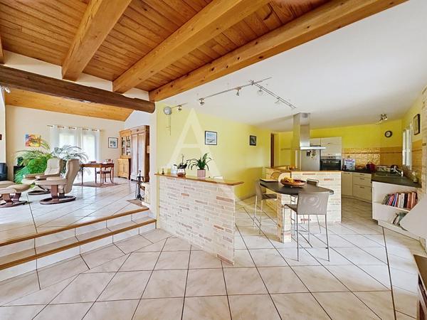 Vacquiers, villa T7 plus maison d'amis avec piscine