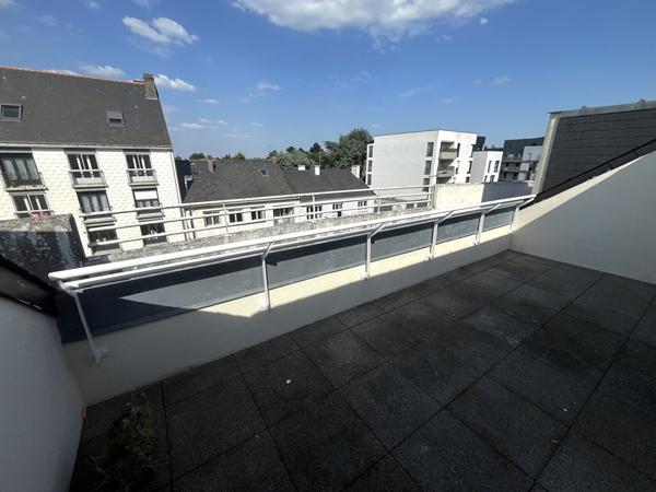 NANTES Sainte-Thérèse / Américains, idéal investissement locatif ou 1ère acquisition, charmant T2 avec terrasse, cave et garage boxé.