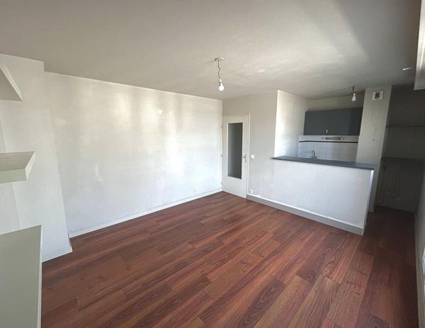 NANTES Sainte-Thérèse / Américains, idéal investissement locatif ou 1ère acquisition, charmant T2 avec terrasse, cave et garage boxé.