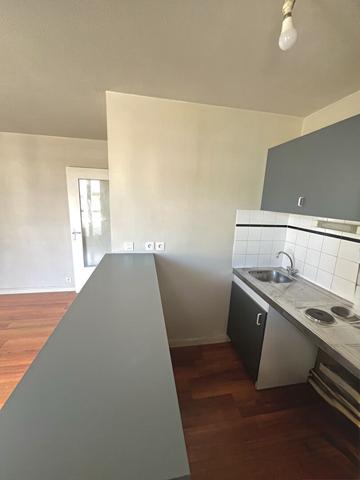 NANTES Sainte-Thérèse / Américains, idéal investissement locatif ou 1ère acquisition, charmant T2 avec terrasse, cave et garage boxé.