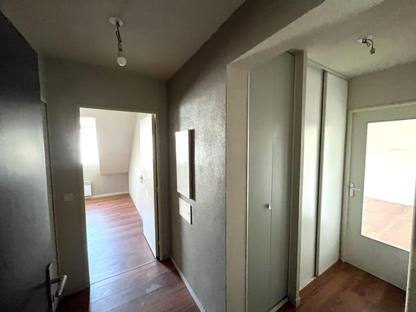 NANTES Sainte-Thérèse / Américains, idéal investissement locatif ou 1ère acquisition, charmant T2 avec terrasse, cave et garage boxé.