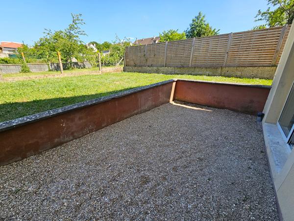 PETIT T2 26m² + TERRASSE + PARKING - MENUCOURT