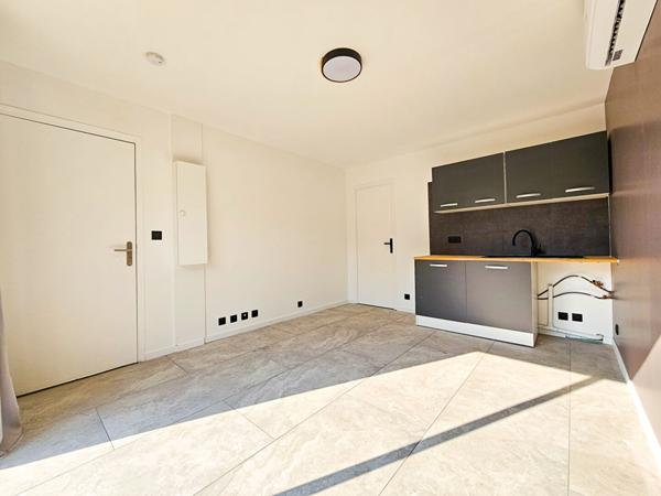 PETIT T2 26m² + TERRASSE + PARKING - MENUCOURT