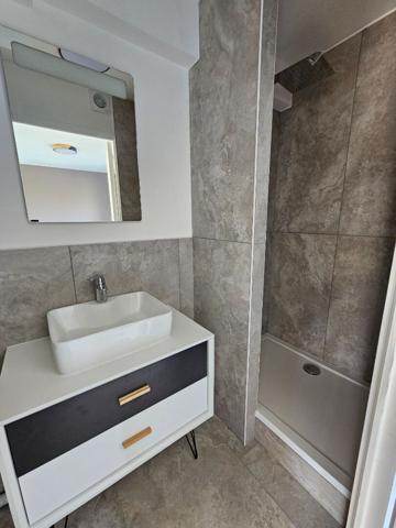 PETIT T2 26m² + TERRASSE + PARKING - MENUCOURT