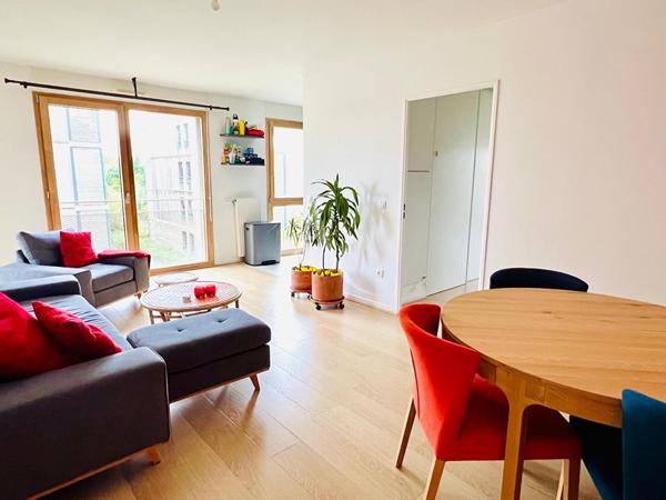 Dernier étage, lumineux 4 pièces avec loggia et double stationnement