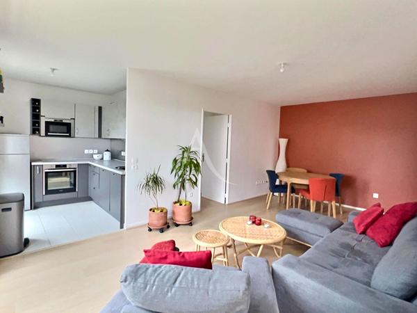 Dernier étage, lumineux 4 pièces avec loggia et double stationnement