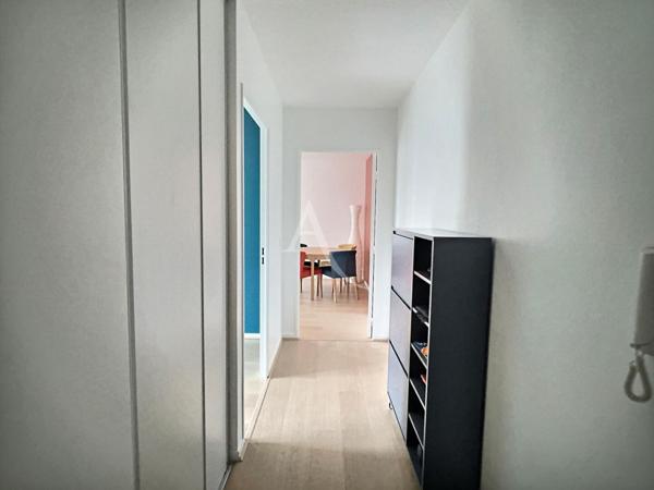 Dernier étage, lumineux 4 pièces avec loggia et double stationnement