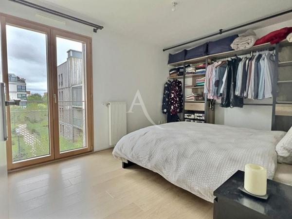 Dernier étage, lumineux 4 pièces avec loggia et double stationnement