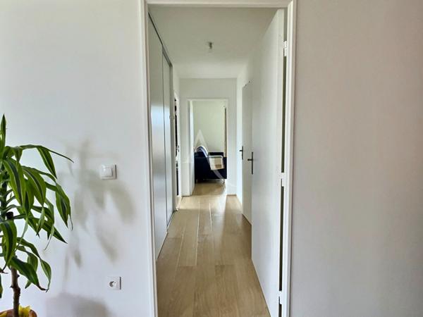 Dernier étage, lumineux 4 pièces avec loggia et double stationnement