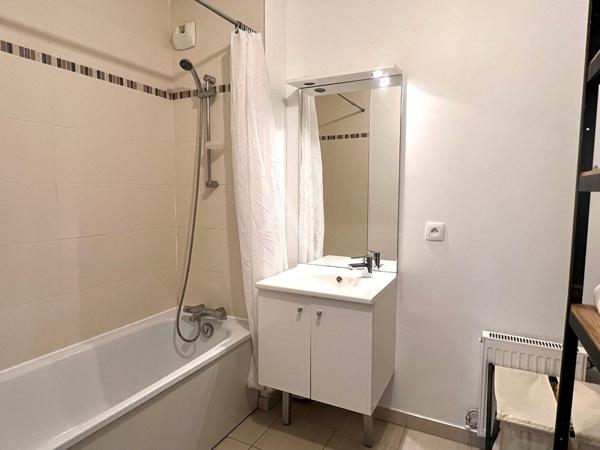 Dernier étage, lumineux 4 pièces avec loggia et double stationnement