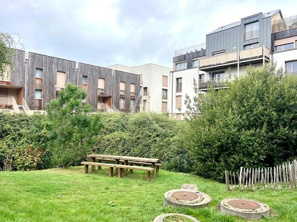 Dernier étage, lumineux 4 pièces avec loggia et double stationnement