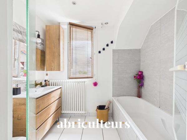 Maison familiale de 7 pièces avec jardin, garage, sous-sol et grenier aménageable Châtillon