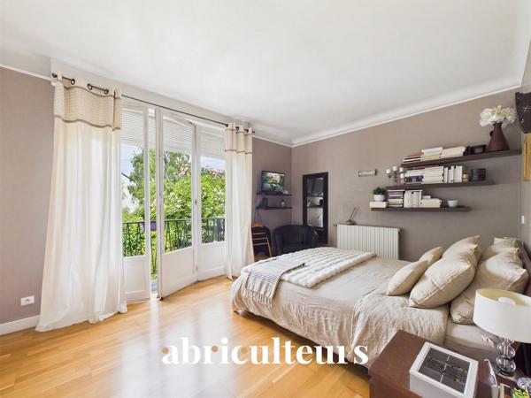 Maison familiale de 7 pièces avec jardin, garage, sous-sol et grenier aménageable Châtillon