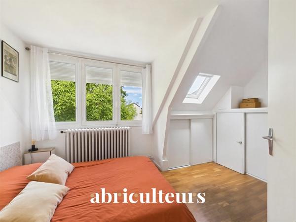 Maison familiale de 7 pièces avec jardin, garage, sous-sol et grenier aménageable Châtillon