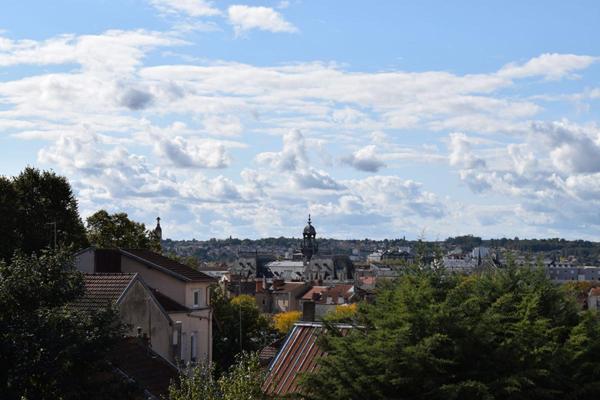 Maison Vichy 170 m2 + garage + T2 Duplex