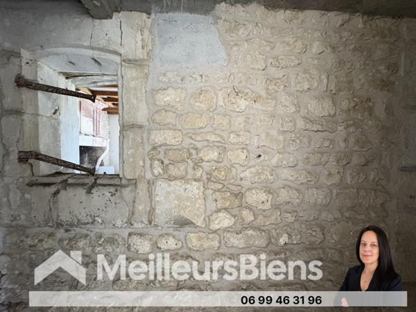 Maison à rénover 3 chambres, garage et jardin proche Jonzac