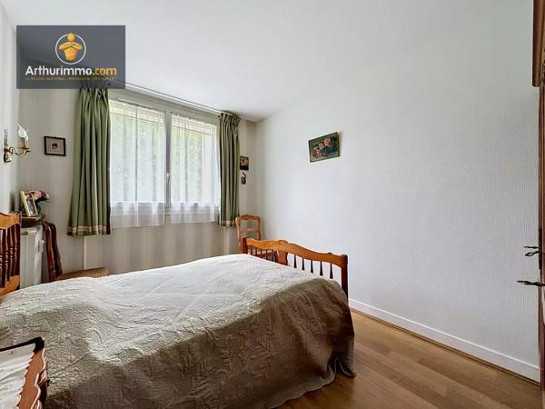 Vente                                                      Appartement
                        
                     5 pièces                      86 m2                     à Eaubonne