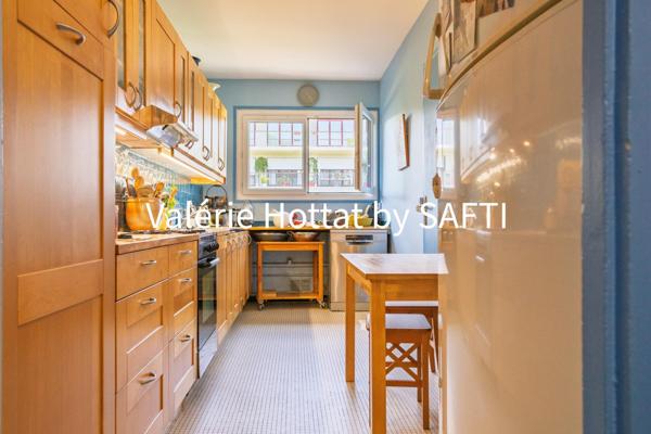 App. 4 chambres,33m2 balcon,place parking sous-sol