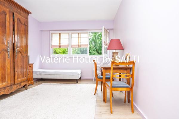 App. 4 chambres,33m2 balcon,place parking sous-sol