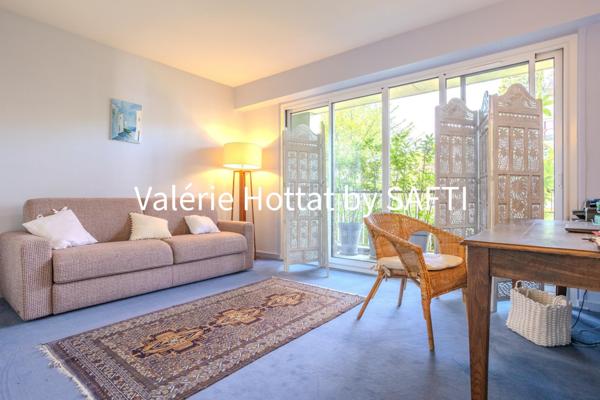 App. 4 chambres,33m2 balcon,place parking sous-sol