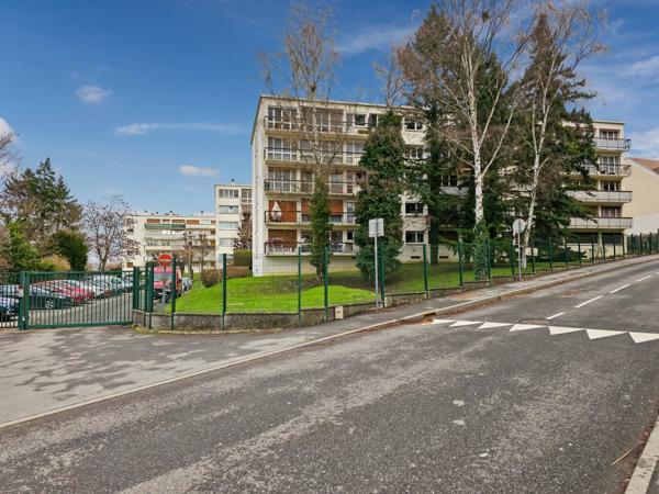 Vente                                                      Appartement
                        
                     2 pièces                      27 m2                     à Mennecy