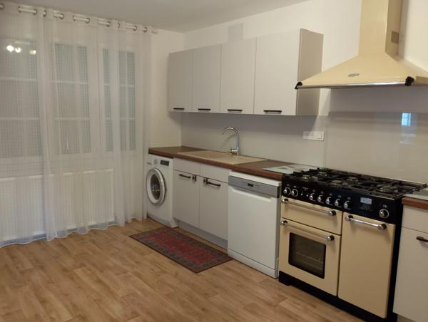 Maison rénovée de 3 chambres avec jardin, garage et atelier aux portes de Jonzac