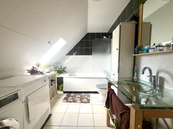 🏡 NOUVEAUTÉ À NANDY ✨

Dans un quartier résidentiel calme et recherché, découvrez cette charmante maison T5 de 77 m² habitables et 88 m² utiles, édifiée sur une parcelle de 267 m² 🌿

Au rez-de-chaussée :
✨ Une entrée 
✨ Un garage attenant
✨ Un WC séparé
✨ Une cuisine aménagée et équipée ouverte sur un séjour double lumineux avec accès direct à la terrasse et au jardin arrière ☀️🌳

À l’étage :
🛏️ Trois chambres
🛁 Une salle de bains
👗 Un dressing aménagé

✅ Terrain de 267 m²
✅ Secteur familial et agréable
✅ Proche des écoles, commodités et axes principaux

📍 Une maison fonctionnelle et chaleureuse, idéale pour accueillir votre famille et vos projets de vie.

📩 Contactez-moi dès maintenant pour plus d’informations ou organiser une visite !
Conseillère disponible 7 jours / 7

#Nandy #MaisonAVendre #Immobilier #SeineEtMarne #ProjetImmobilier #MaisonFamiliale #NouveautéImmobilièr
