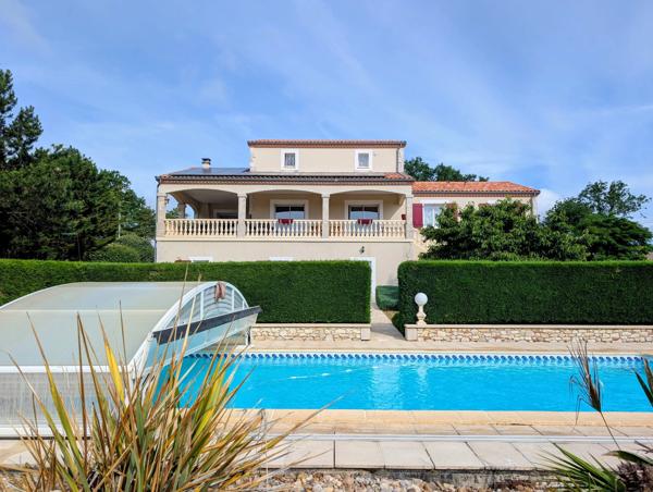Superbe maison contemporaine de 5 chambres avec piscine et 2 garages