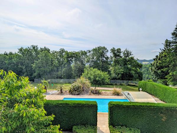 Superbe maison contemporaine de 5 chambres avec piscine et 2 garages
