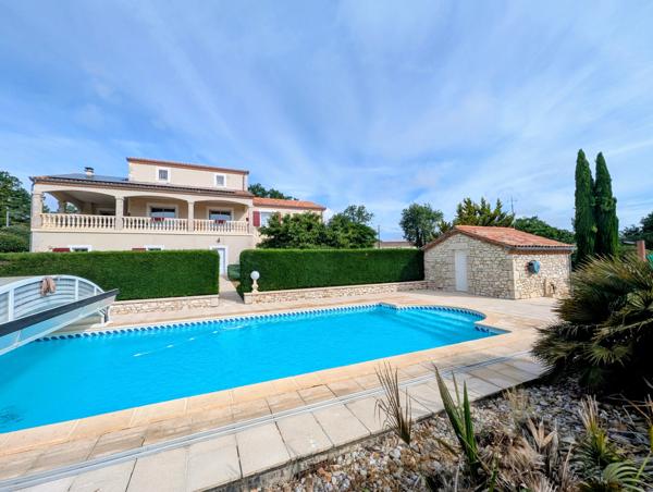 Superbe maison contemporaine de 5 chambres avec piscine et 2 garages
