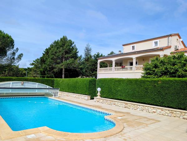 Superbe maison contemporaine de 5 chambres avec piscine et 2 garages
