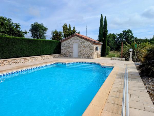 Superbe maison contemporaine de 5 chambres avec piscine et 2 garages
