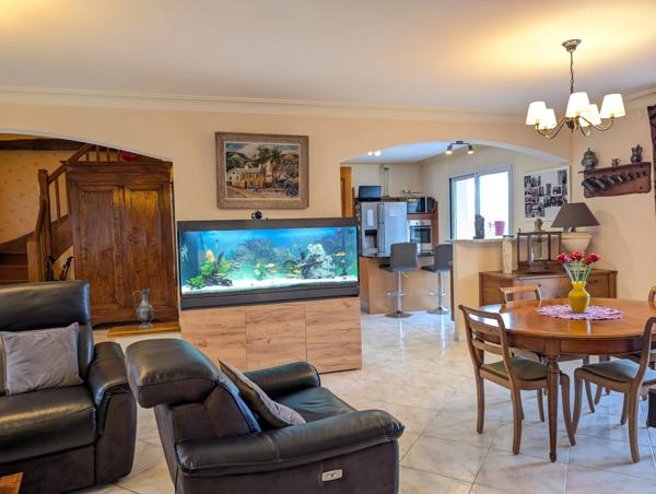 Superbe maison contemporaine de 5 chambres avec piscine et 2 garages