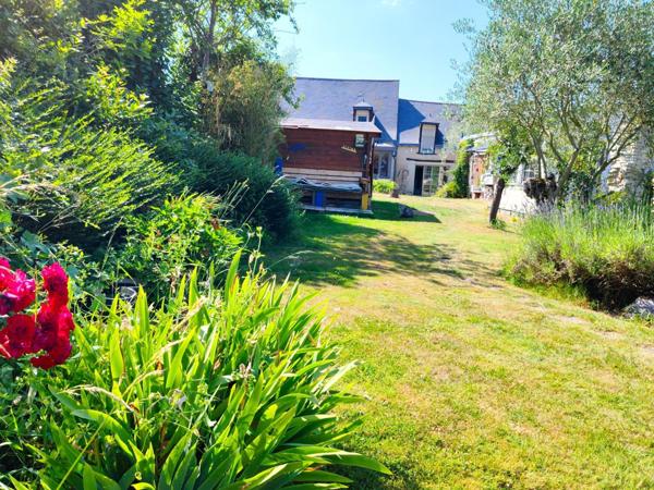 Maison de charme 3 chambres, avec magnifique jardin et son bassin d'agrément ! Vie de plain-pied possible.