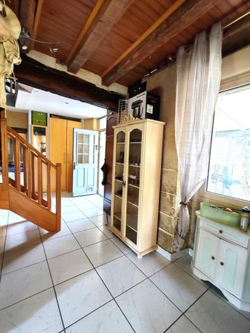 Maison de charme 3 chambres, avec magnifique jardin et son bassin d'agrément ! Vie de plain-pied possible.