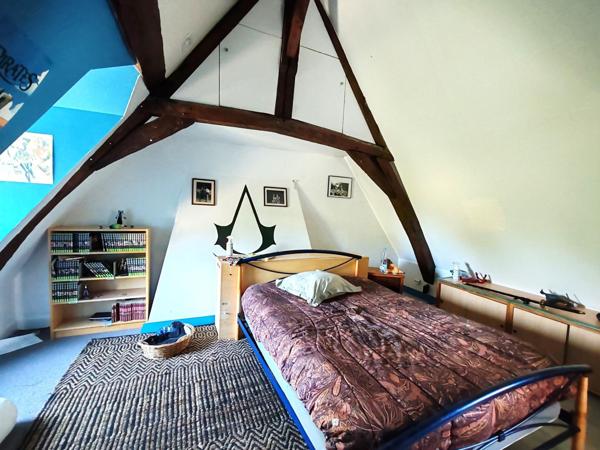 Maison de charme 3 chambres, avec magnifique jardin et son bassin d'agrément ! Vie de plain-pied possible.