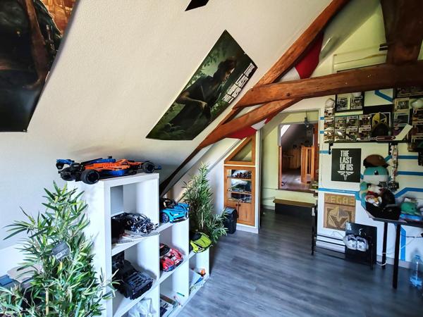 Maison de charme 3 chambres, avec magnifique jardin et son bassin d'agrément ! Vie de plain-pied possible.