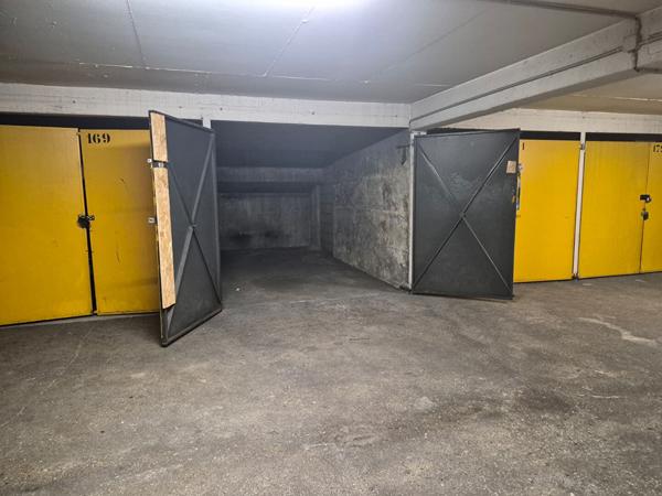 Box fermé 12.3m² - 75012 - Proche Place Daumesnil
