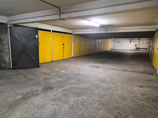Box fermé 12.3m² - 75012 - Proche Place Daumesnil