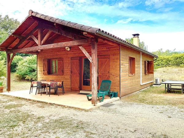 MAISON OSSATURE BOIS DANS SON ECRIN DE VERDURE