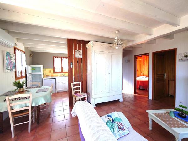 MAISON OSSATURE BOIS DANS SON ECRIN DE VERDURE