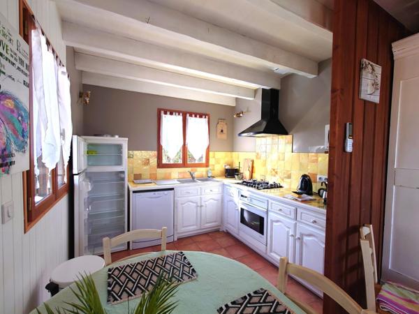 MAISON OSSATURE BOIS DANS SON ECRIN DE VERDURE