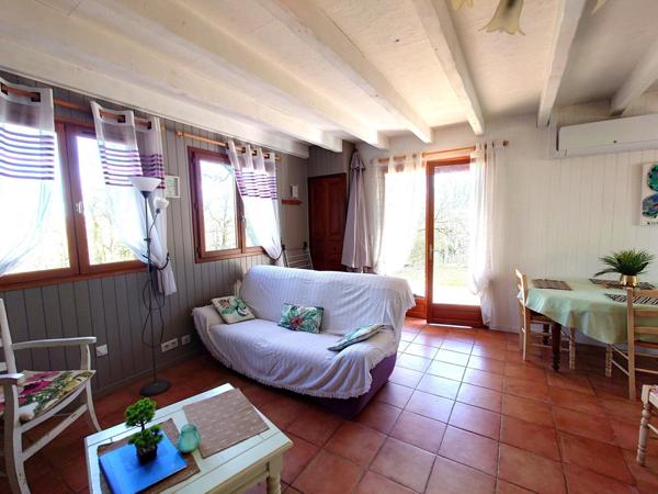 MAISON OSSATURE BOIS DANS SON ECRIN DE VERDURE