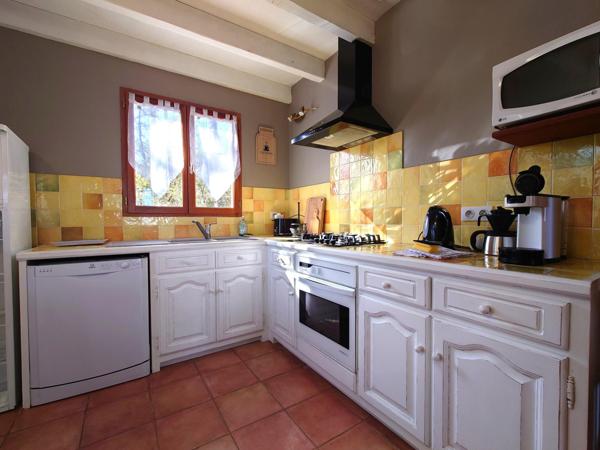 MAISON OSSATURE BOIS DANS SON ECRIN DE VERDURE