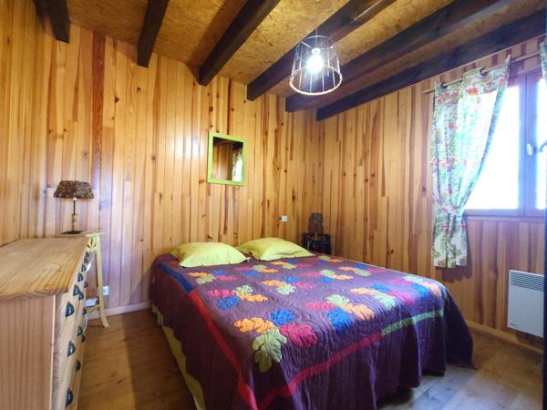 MAISON OSSATURE BOIS DANS SON ECRIN DE VERDURE