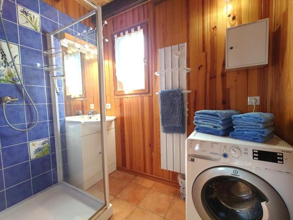 MAISON OSSATURE BOIS DANS SON ECRIN DE VERDURE