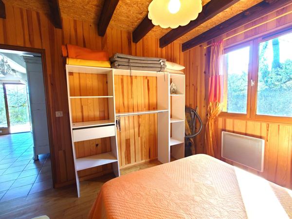 MAISON OSSATURE BOIS DANS SON ECRIN DE VERDURE